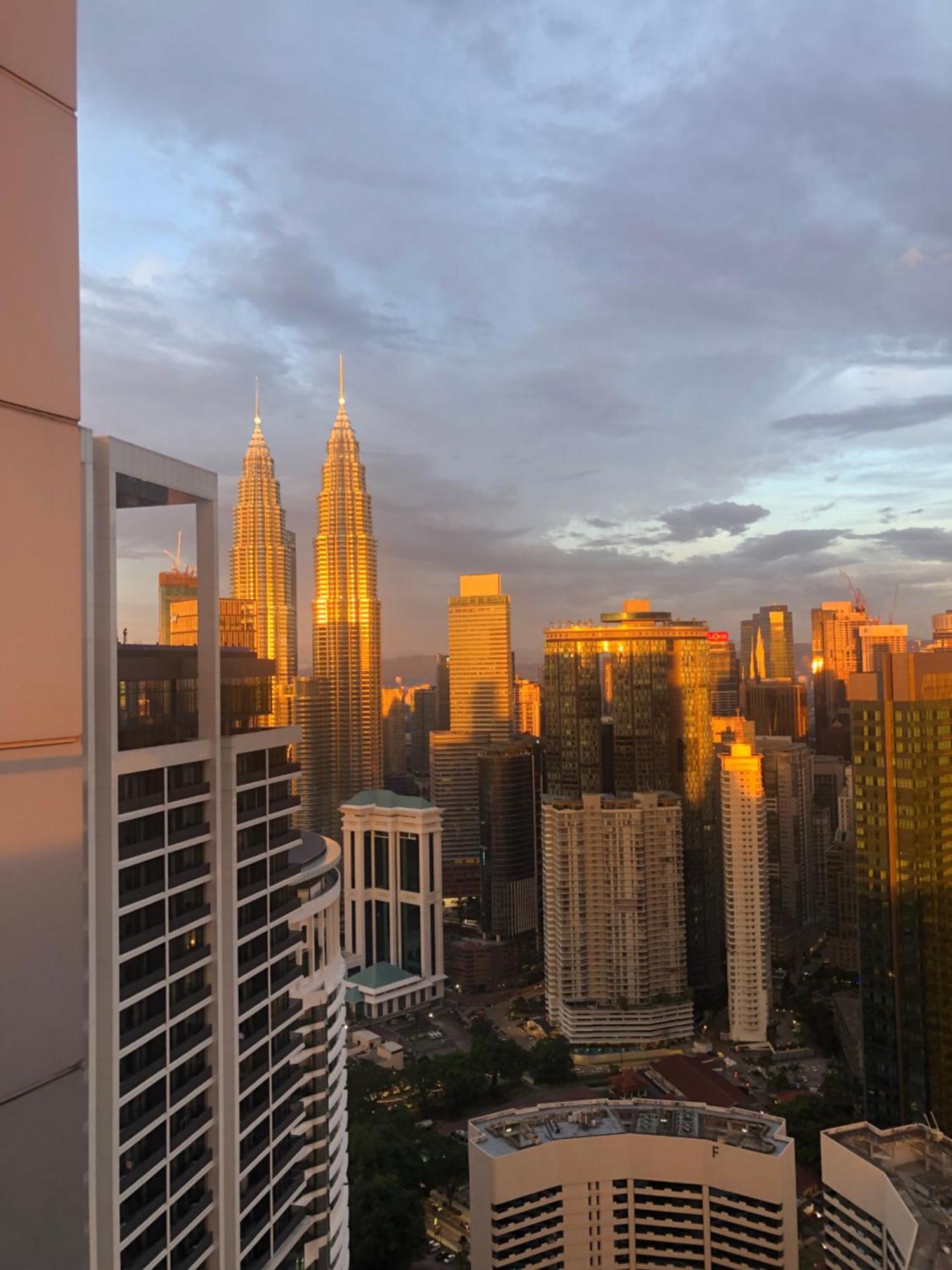 Amazing Pool By Platinum Suites Klcc Kuala Lumpur Exterior photo
